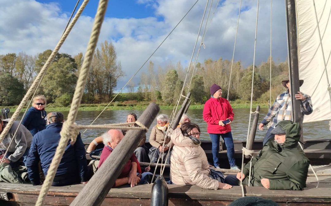 Pique-nique sur la rive et escapade en bateau